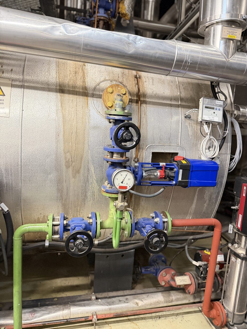 Feed-water lines uninsulated